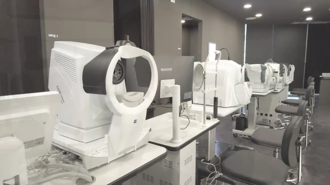 애프터눈안과 검안실에 마련된 검사 장비